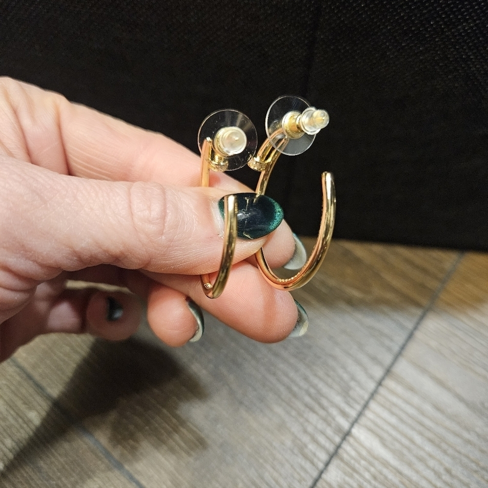 NEW Nail Hoop Earrings - Gold Or Silver - Picture 7 of 16